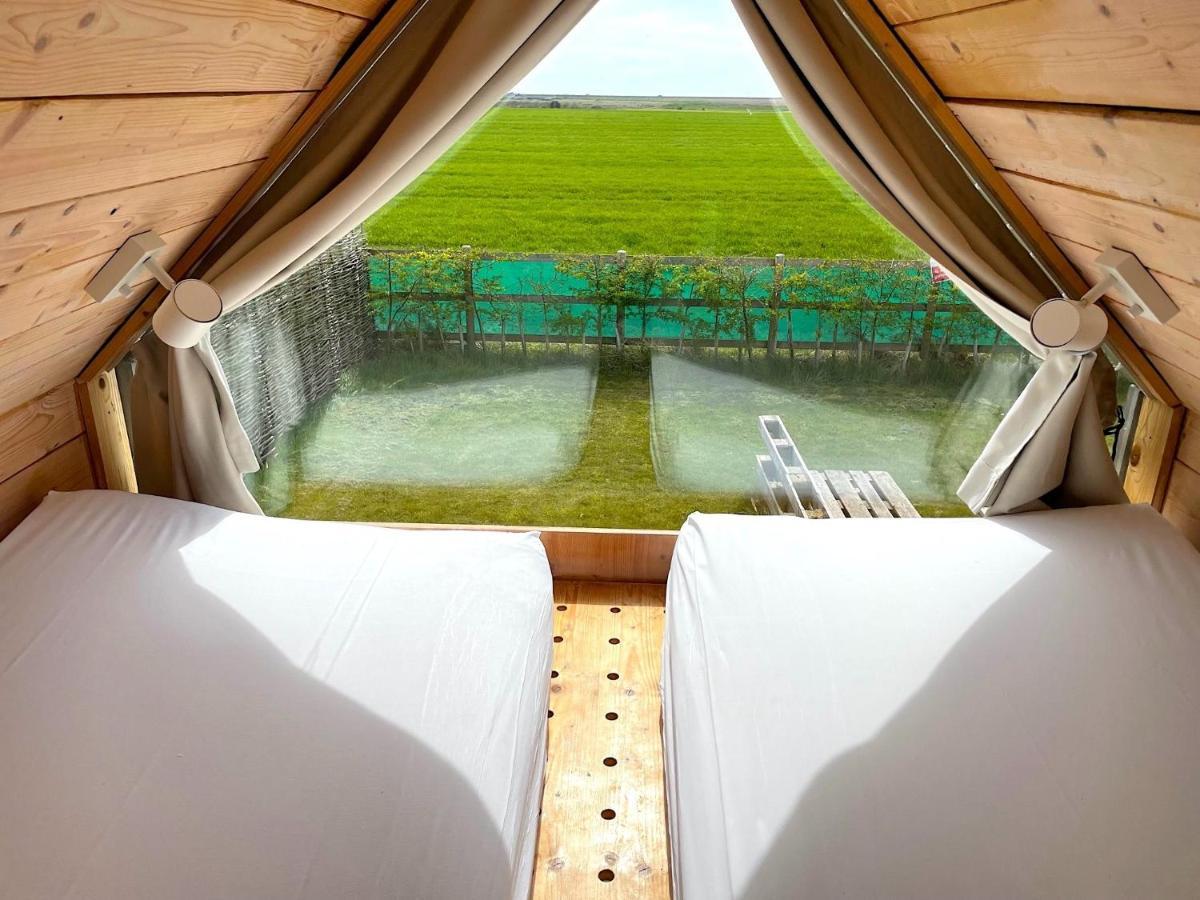 Lushna 8 Petite At Lee Wick Farm Cottages And Glamping Clacton-on-Sea Exterior photo