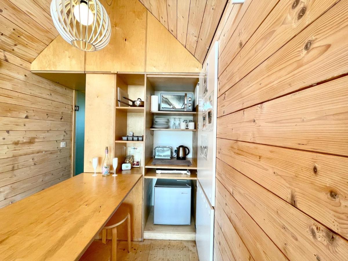 Lushna 8 Petite At Lee Wick Farm Cottages And Glamping Clacton-on-Sea Exterior photo