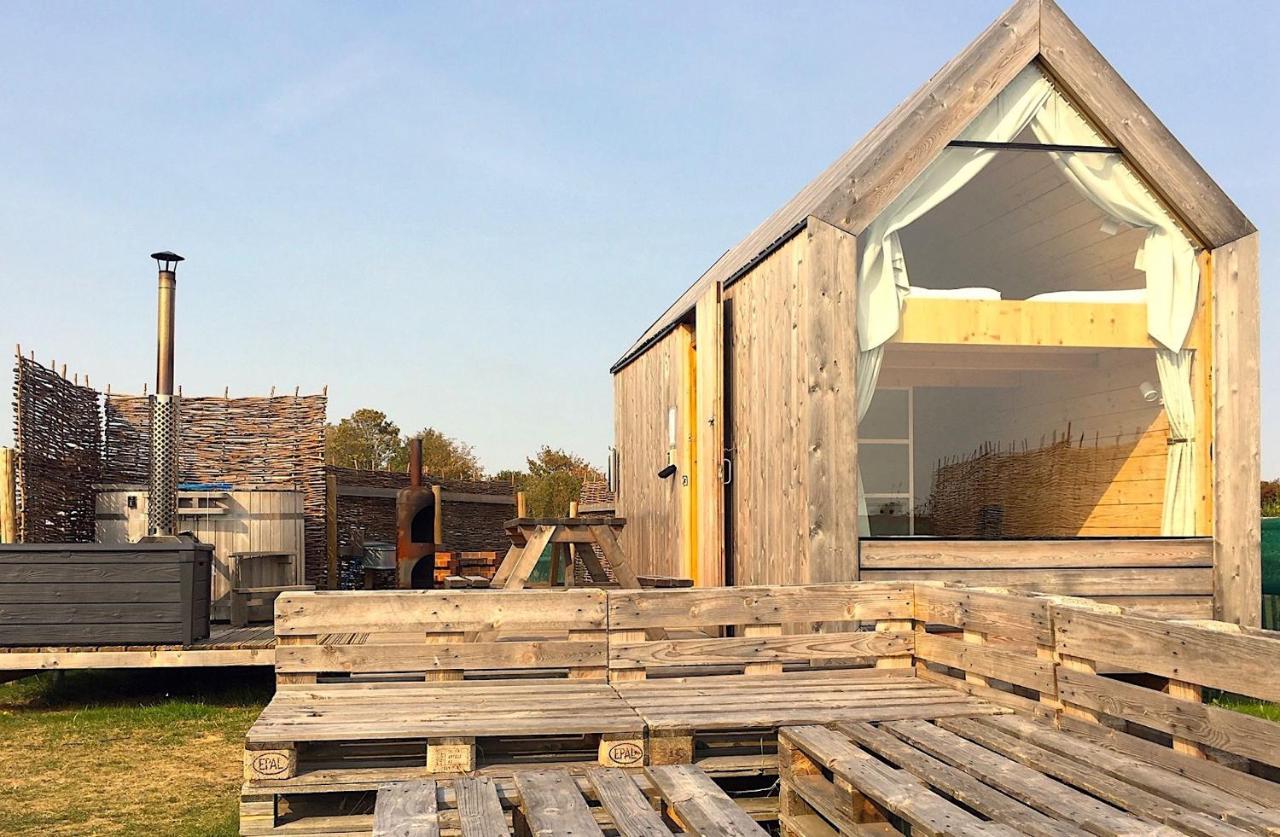Lushna 8 Petite At Lee Wick Farm Cottages And Glamping Clacton-on-Sea Exterior photo